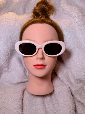 White Oval Retro Sunglasses for Women – Bold Oval Frame